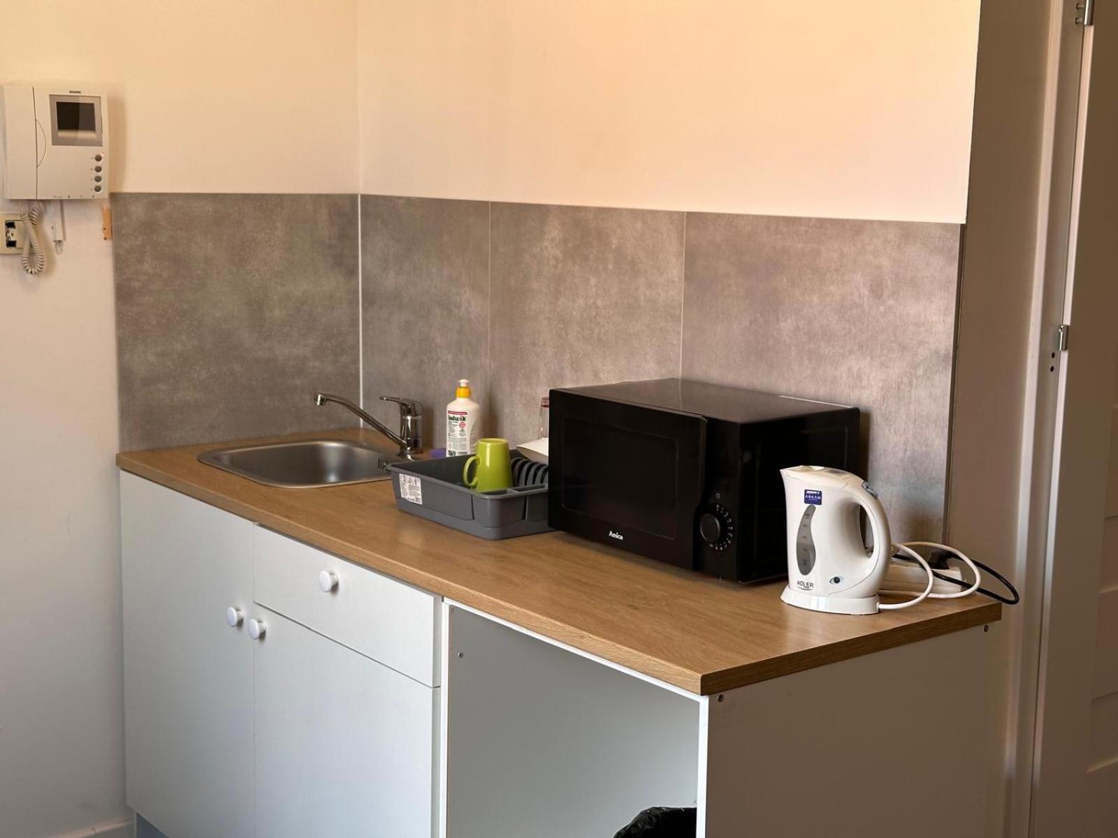 Plus Rooms - 24H Self Check-In Poznan Bagian luar foto